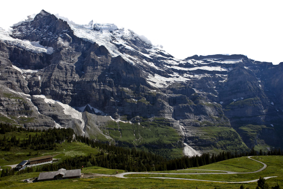 Гор 0. Швейцария Eiger Альпы. Долина горы Юнгфрау. Альпы Швейцарии чб. Альпийские горы на белом фоне.